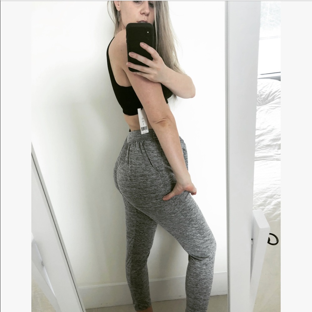 NWT light grey tie front booty enhancing joggers - Picture 4 of 8